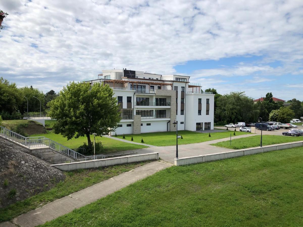 Moment Apartments Szolnok Ngoại thất bức ảnh